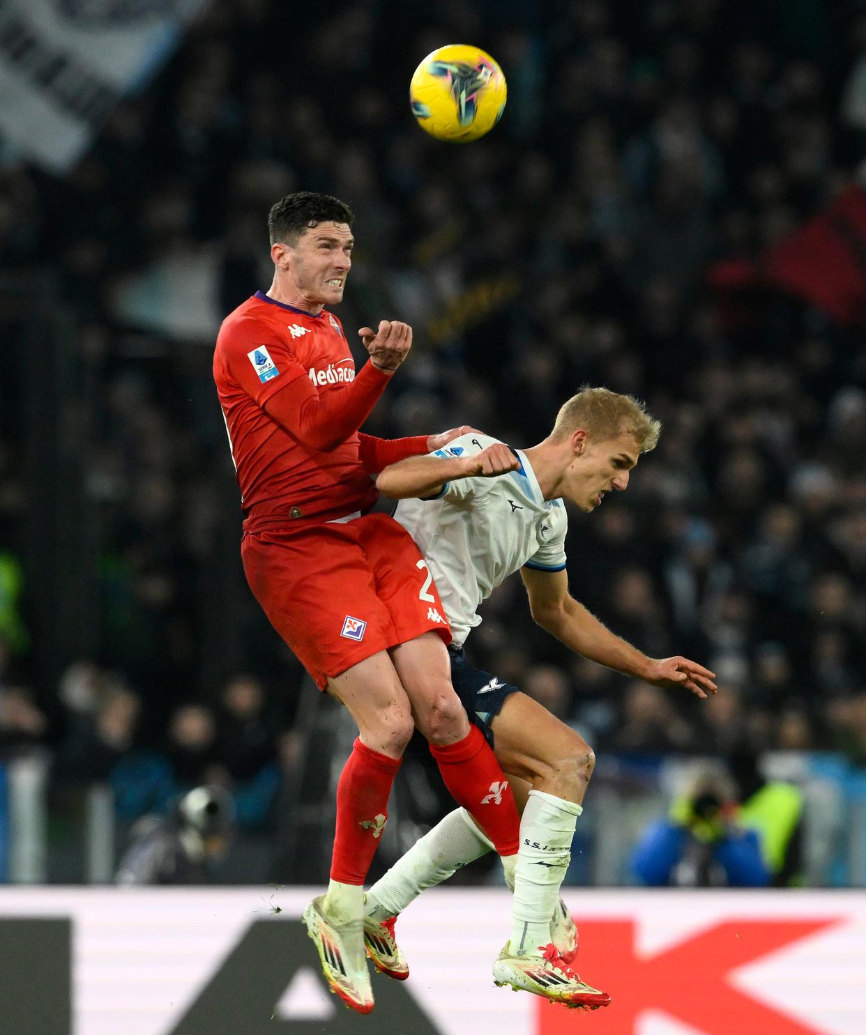 包含佛罗伦萨球员训练备战，全力为球队夺取胜利的词条