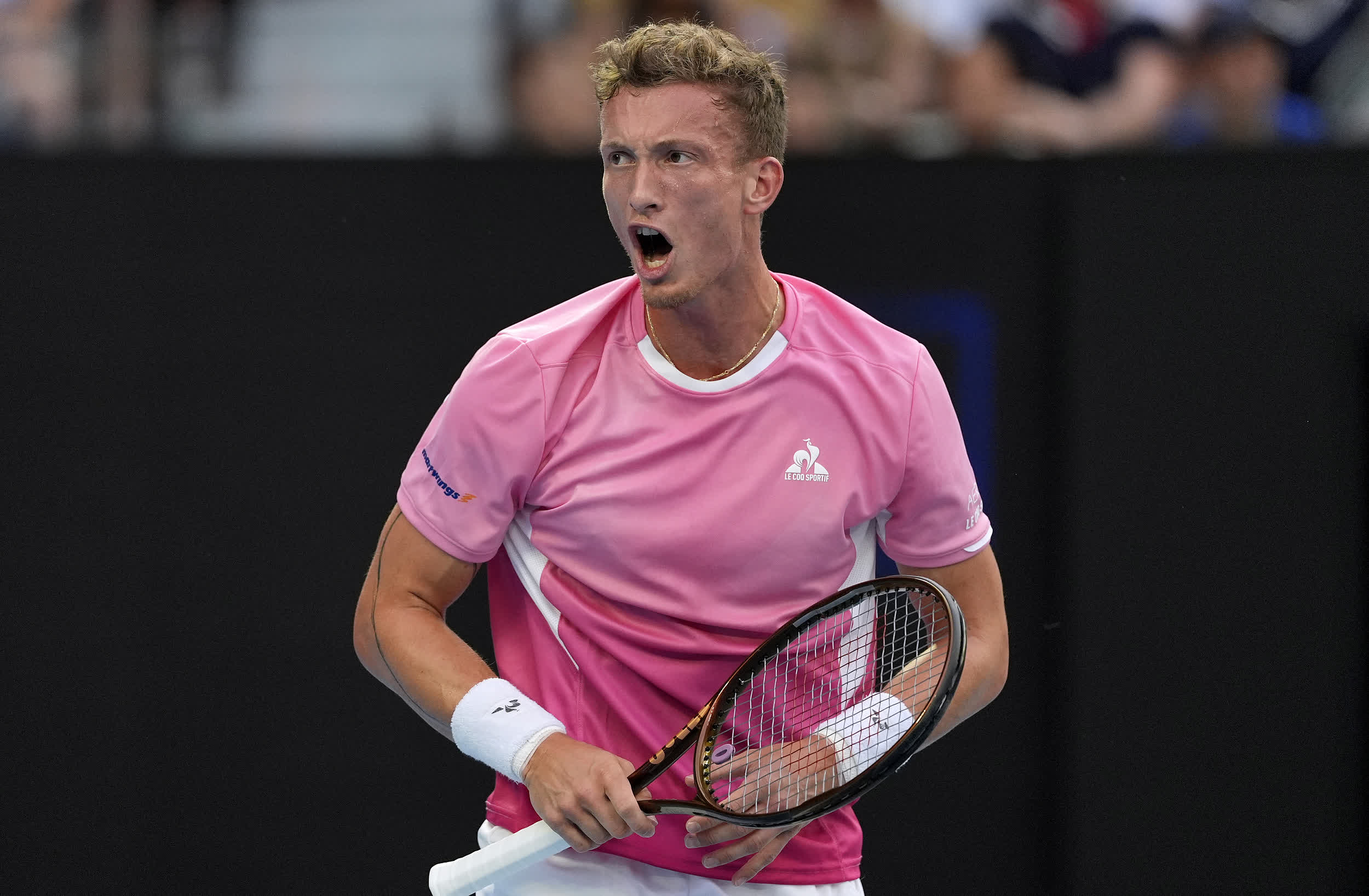 关于德约科维奇连续十场比赛得分超过突破纪录，塞尔维亚队挑战极限！的信息