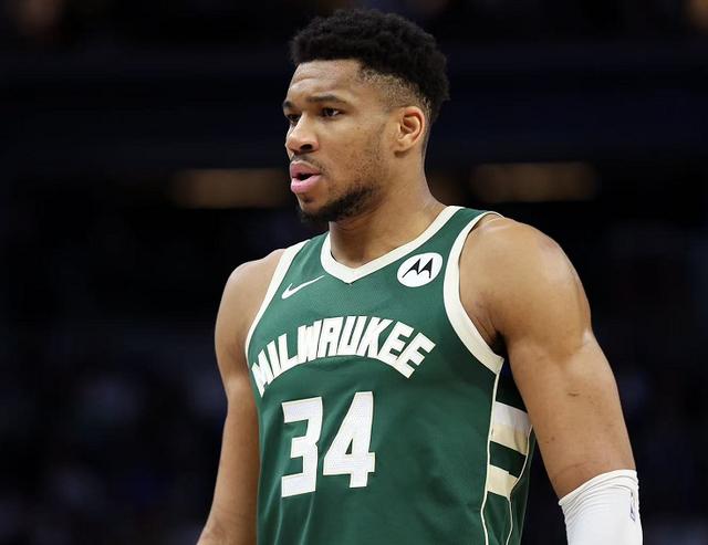 包含字母哥迎来十五赛季高光表现，公牛球迷沸腾！的词条